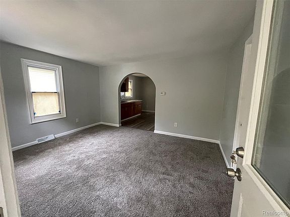 5th image of 818 Cedar St