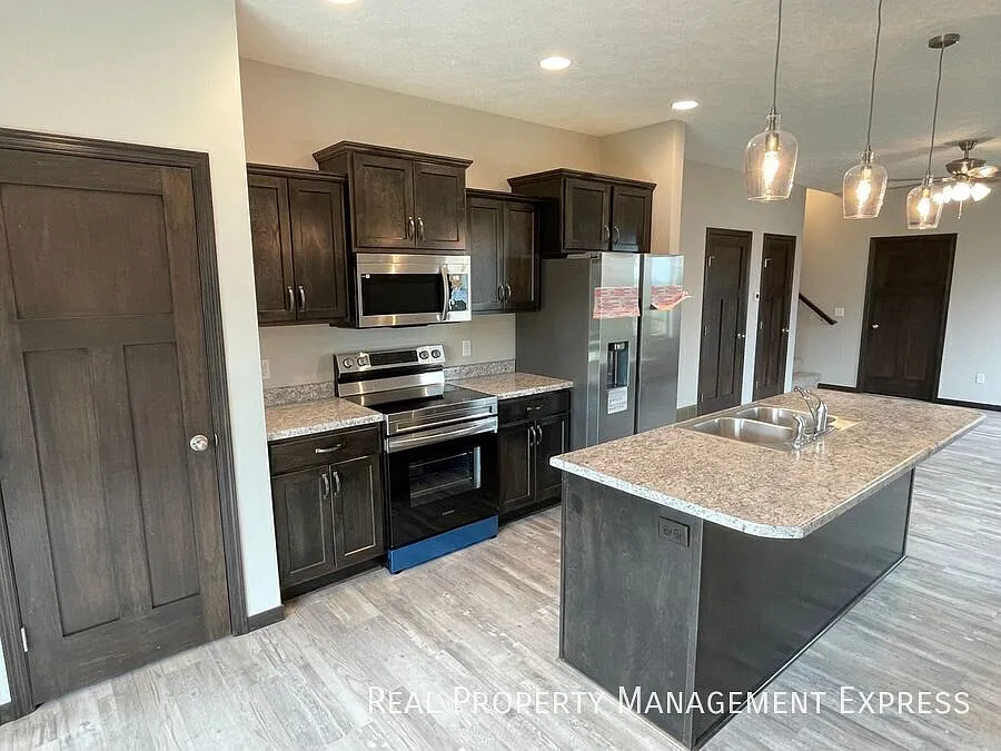 3 Bed 2.5 Bath Townhome in West Sioux Falls — Photo 2