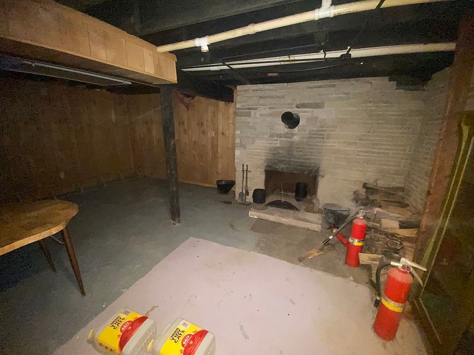 2nd image of 9283 N Main St