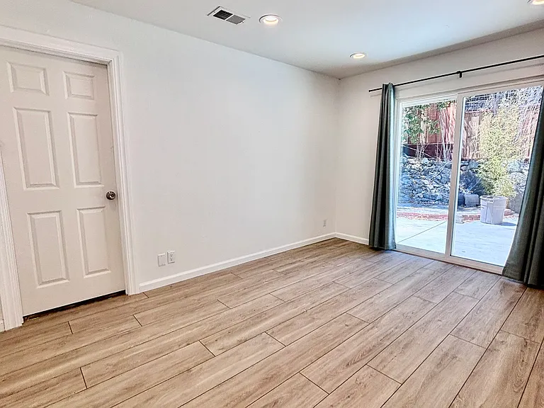 5009 Lyng Dr — Photo 13