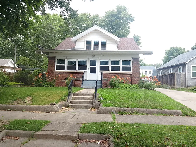 1106 E Olive St — Photo 1