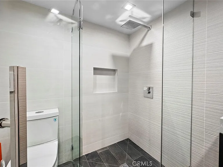 2033 Glencoe Way — Photo 36
