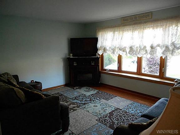 4th image of 3768 Lynn Dr