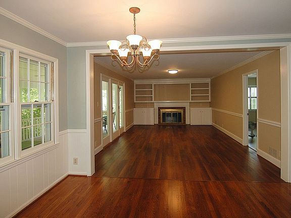 Eat-in kitchen & family room