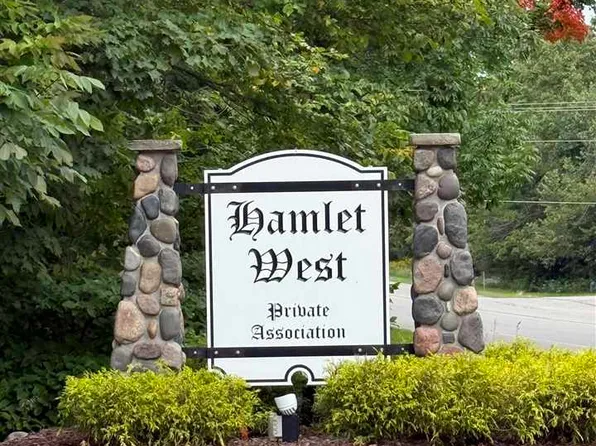 86 Meadow Wood Dr, Harbor Springs, MI 49740