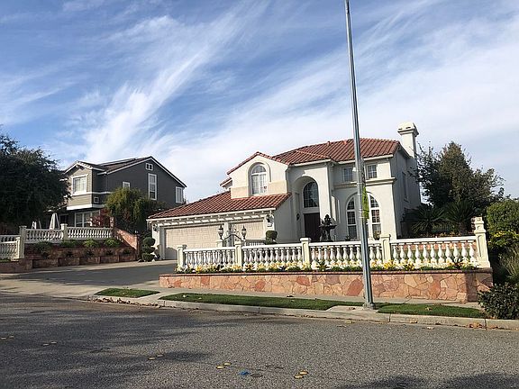 3rd image of 2235 Woodbury Ln