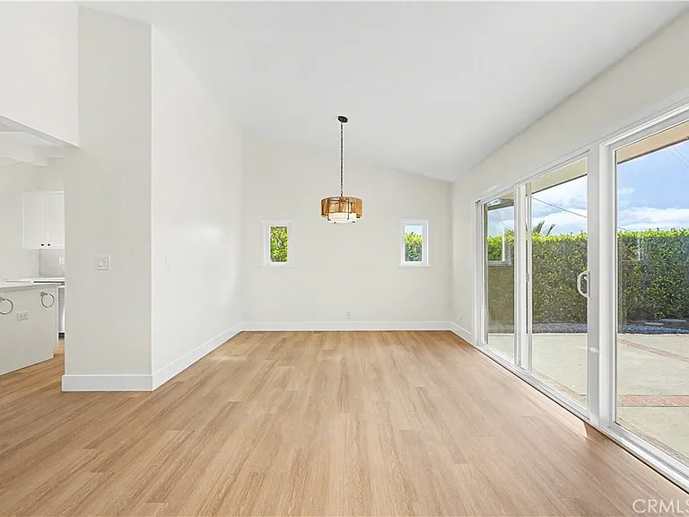 6917 Clovercliff Dr — Photo 6