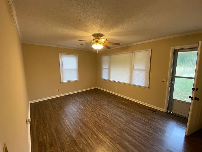 3 bed, 1.5 bath, 1032 sqft, $1,400 — Photo 2