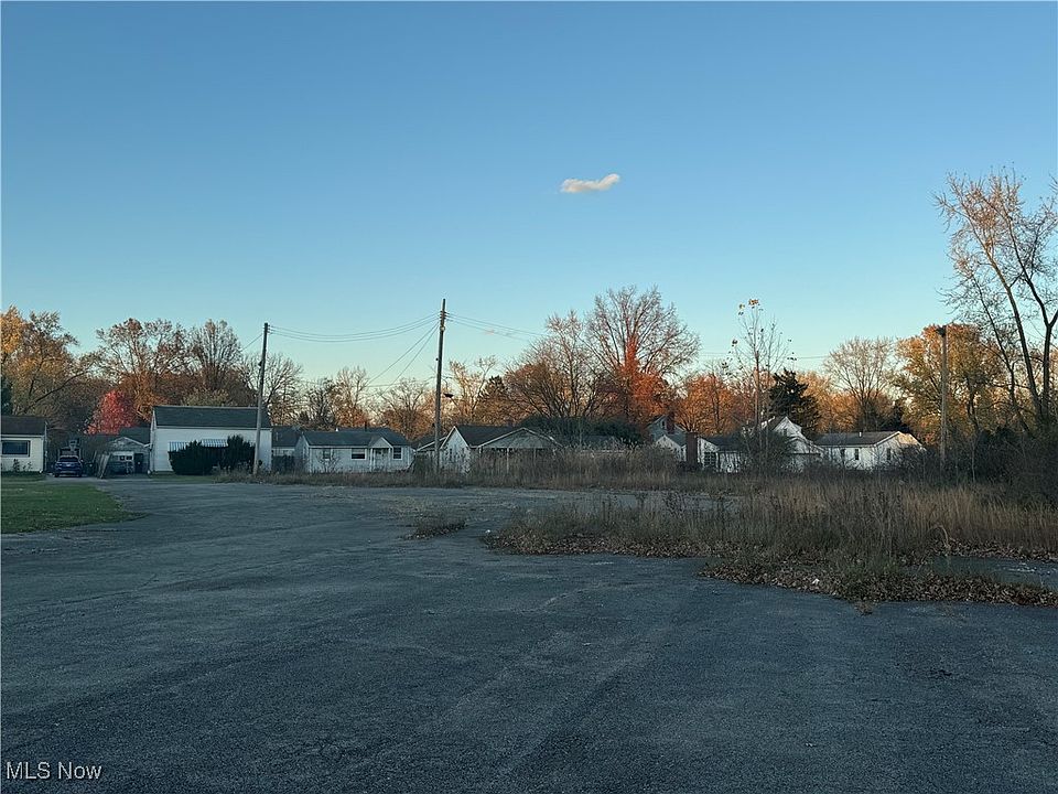 2nd image of 2166 Parkman Rd NW