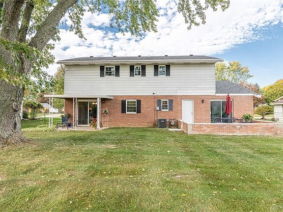 3rd image of 1709 E Parkway Dr