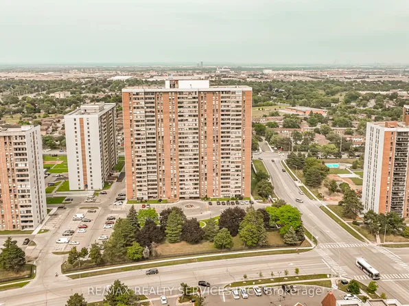 18 Knightsbridge Rd #2102, Brampton, ON L6T 3X5