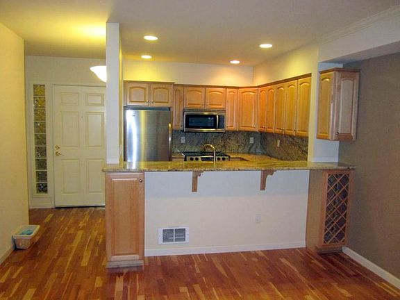 4th image of 102 State St S APT 104W