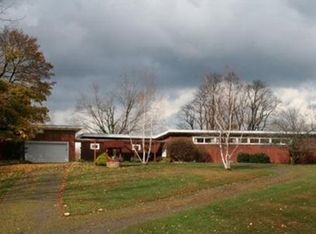 5860 Garries Rd, Erie, PA 16506