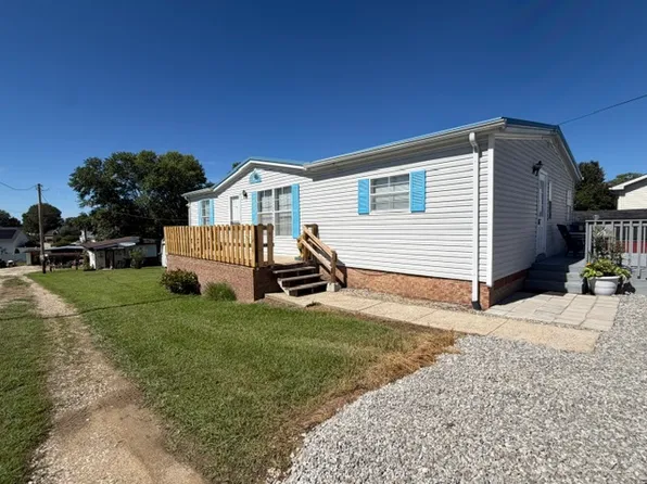 54 Garland Dr, Hurricane, WV 25526