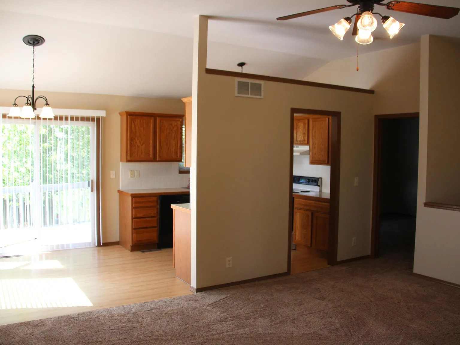 3 bed, 2100 sqft, $1,550 — Photo 2