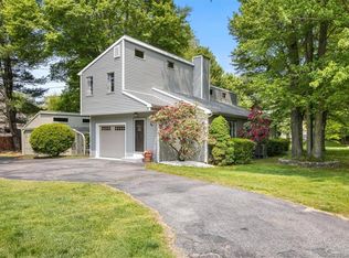 88 Pumpkin Hill Rd, Groton, CT 06355