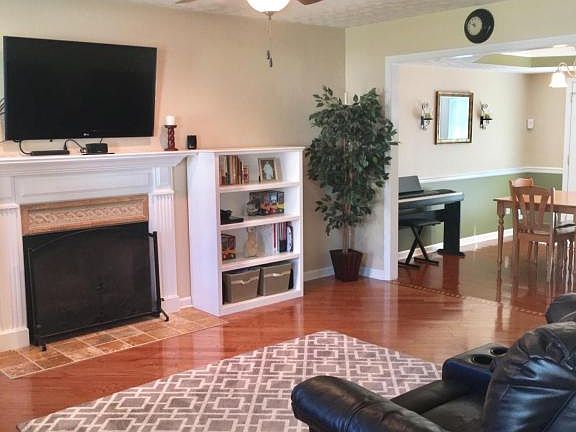 2nd image of 6936 Yellow Oak Ln
