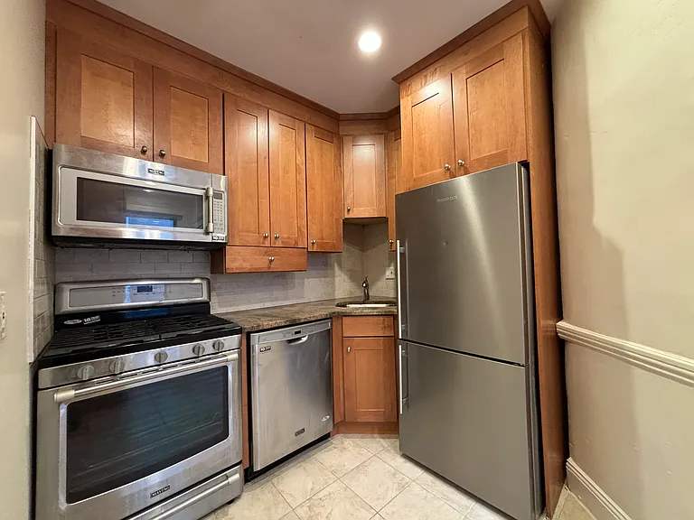 240 Kelton St #7 — Photo 1