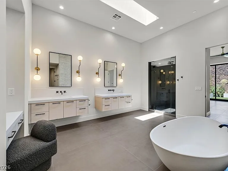 692 Scenic Cliff Dr — Photo 24