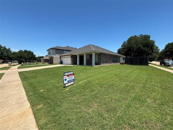 2022 Yellowstone Ln, Corinth, TX 76210