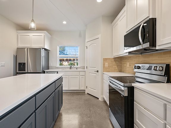 4th image of 221 Norwood Dr Drive