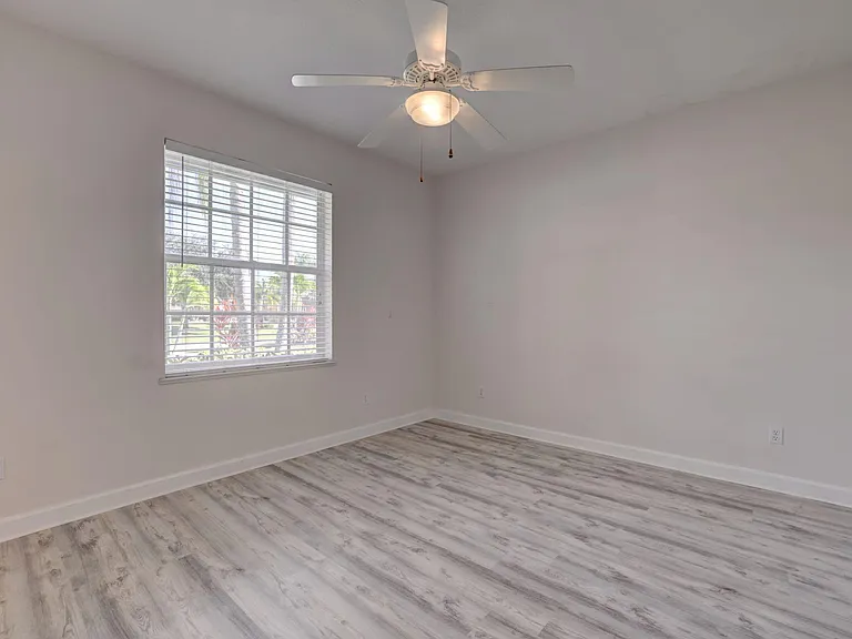 8028 Plantation Lakes Dr — Photo 31