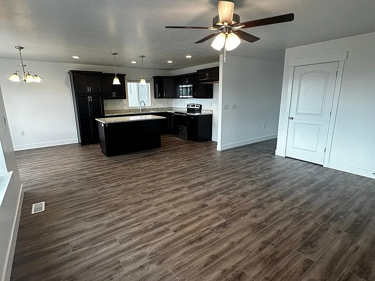 932 N Olson Dr — Photo 28