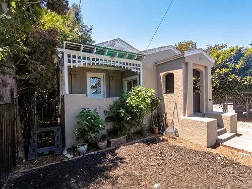 6105 Bromley Ave Photo 1