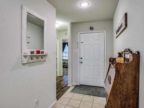 4th image of 1236 Foxglove Ln