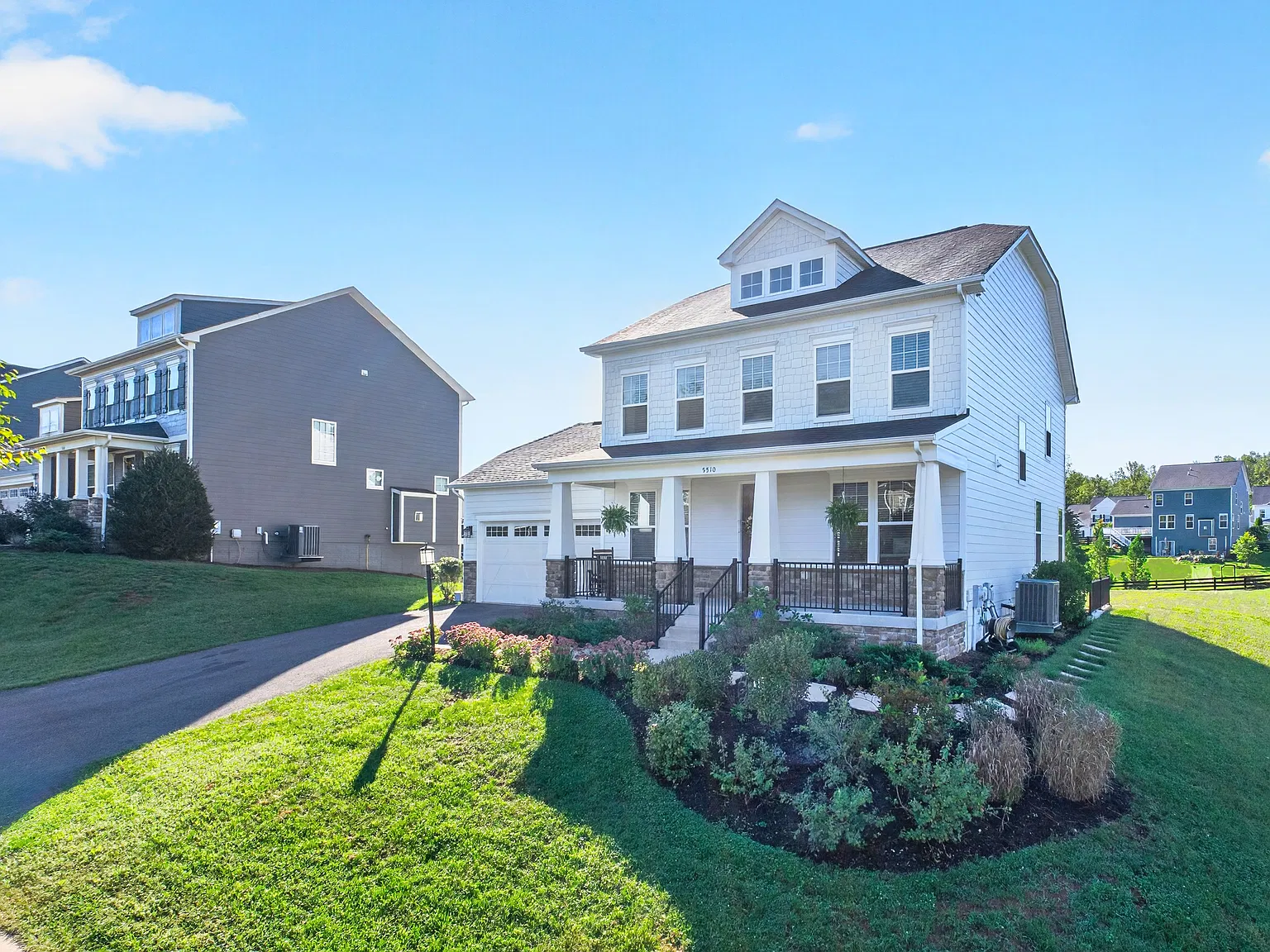 4 bed, 3.5 bath, 3292 sqft, $5,200 — Photo 3