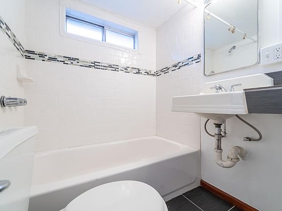 4th image of 14428 1/2 Washington Ave SW