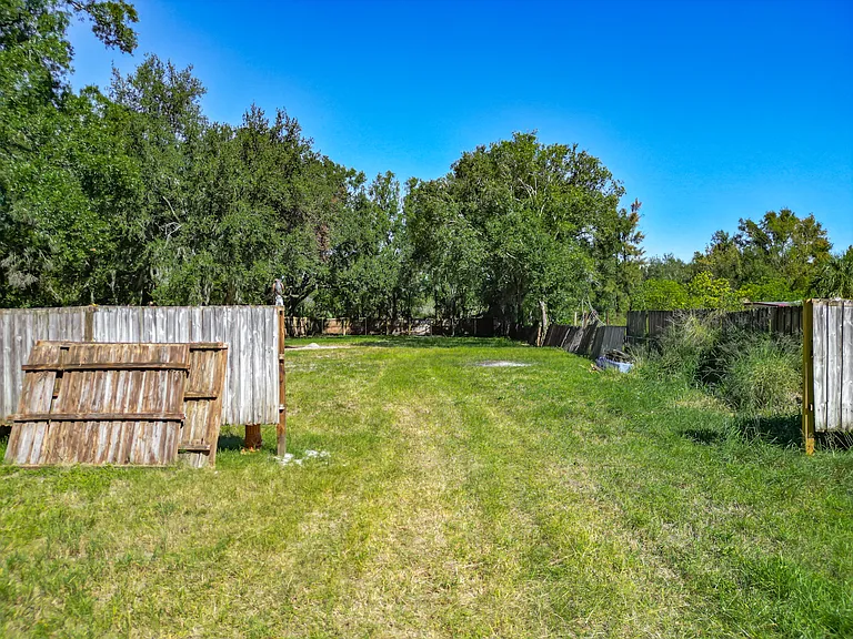 6920 Delano Ave — Photo 33