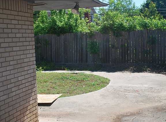 4th image of 412 SW 63rd Pl