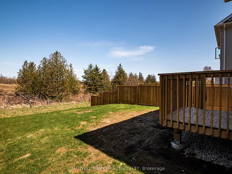 59 Todd Cres — Photo 32
