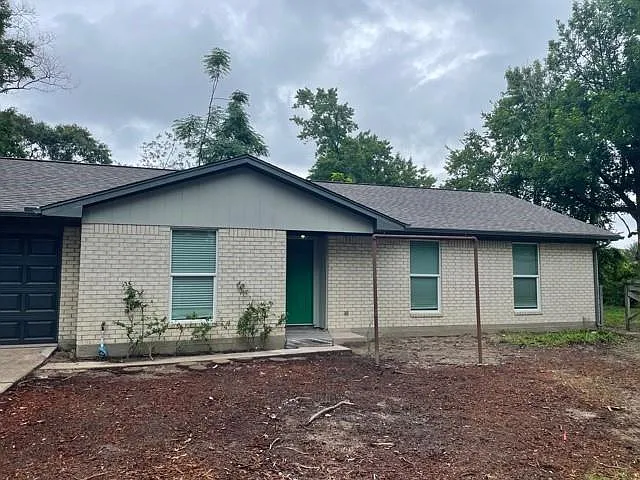 3 bed, 1236 sqft, $1,600 — Photo 1