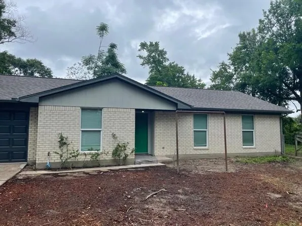 232 W Willwood Dr, Willis, TX 77378