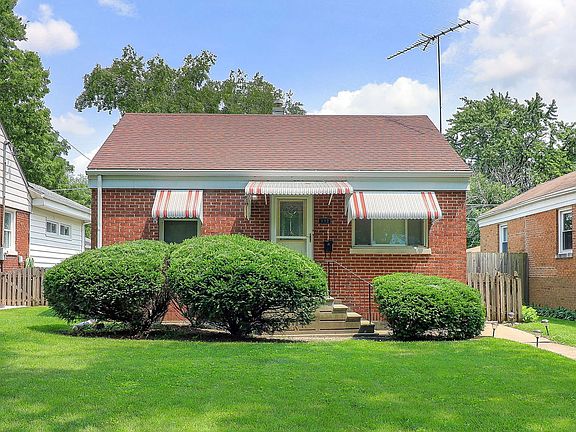 3rd image of 132 Earl Ave