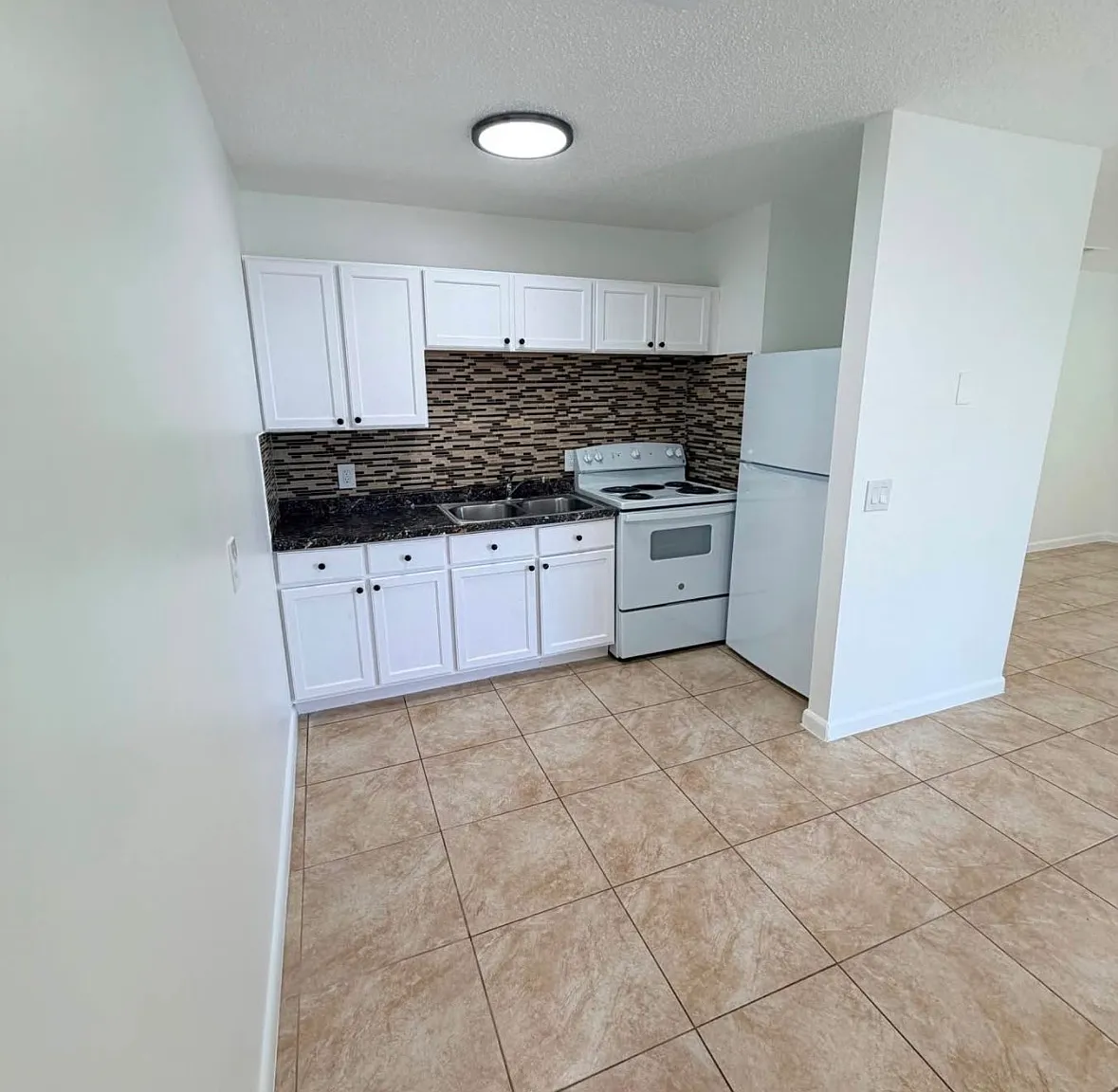 2 bed, 680 sqft, $2,000 — Photo 2