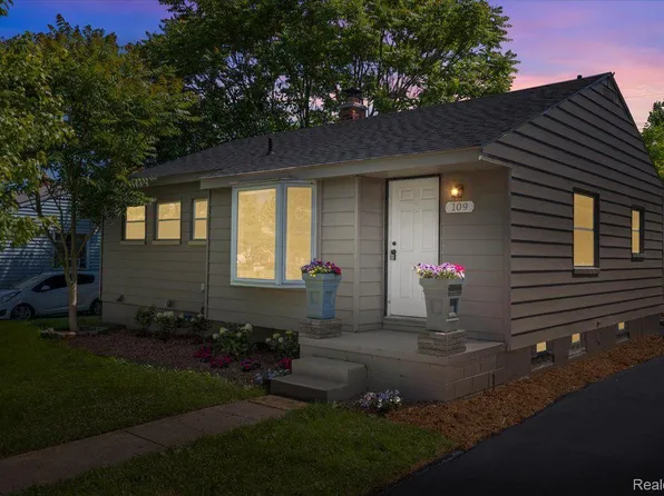 109 Coleman Dr, Waterford, MI 48328