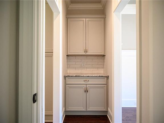 3rd image of 919 Heritage Lake Way
