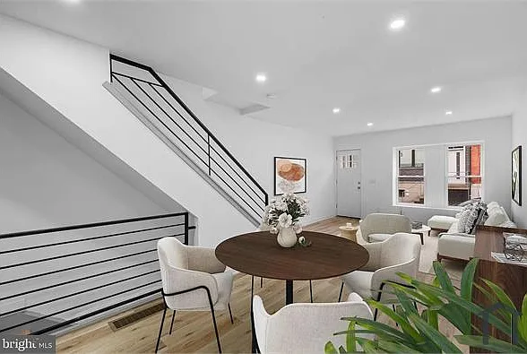 2319 N Fawn St — Photo 3