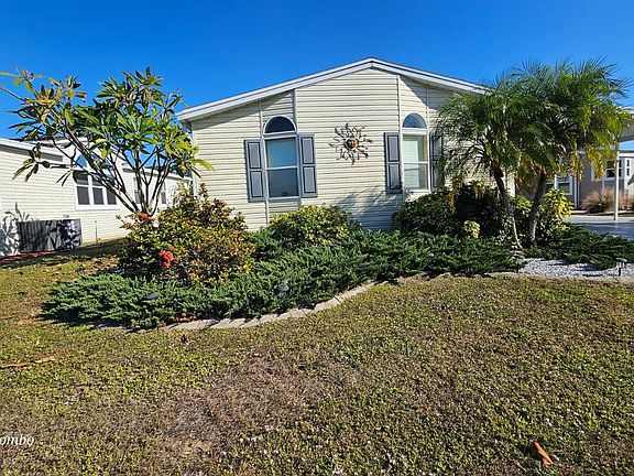 3rd image of 2109 Bayou Dr S