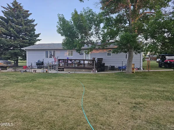 405 4th St E, Grenora, ND 58845