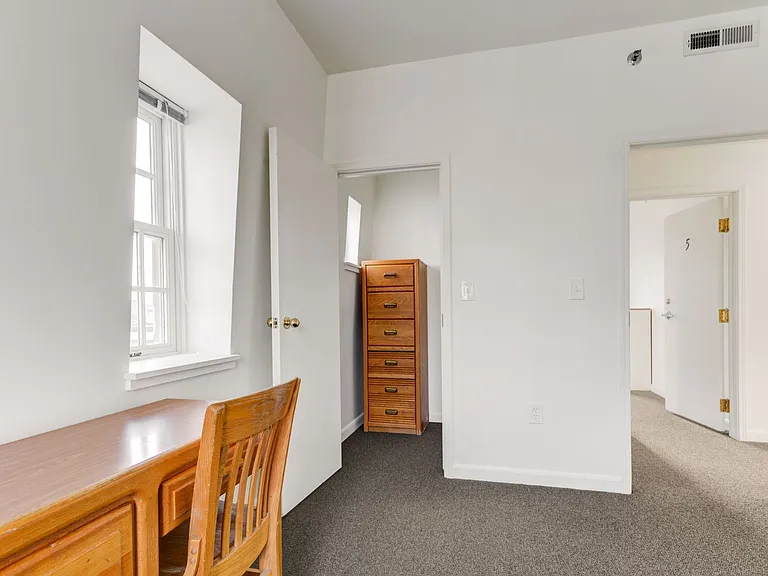 616 Monroe St — Photo 10