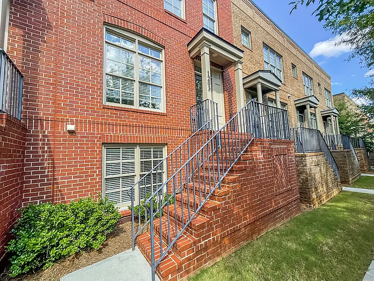 1203 Virginia Park Dr NE — Photo 1