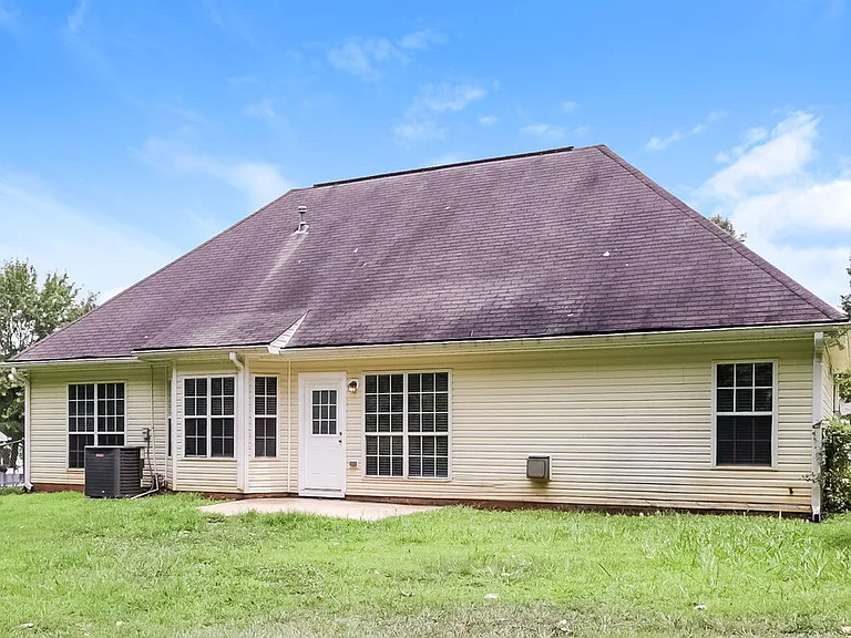 115 Syracuse Ln — Photo 17
