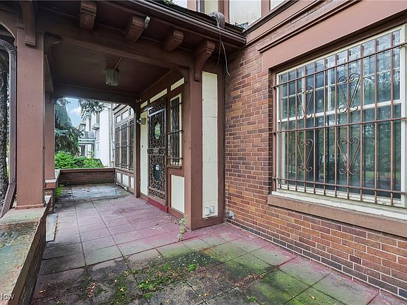 4th image of 10908 Wade Park Ave