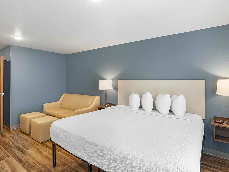 Deluxe Studio - 1 King Bed