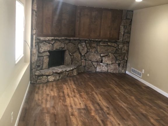 3rd image of 2253 Iroquois Dr