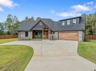 135 Thorn Briar Trl, Longview, TX 75602